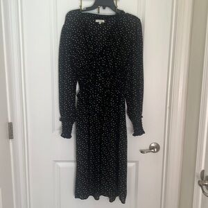 Max Studio Knee high polka dot dress 👗 long sleeve V neck line size XL